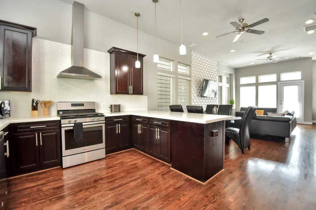 Amazing Rooftop! Downtown Skyline Views!!! Sleeps 15 Houston Eksteriør billede