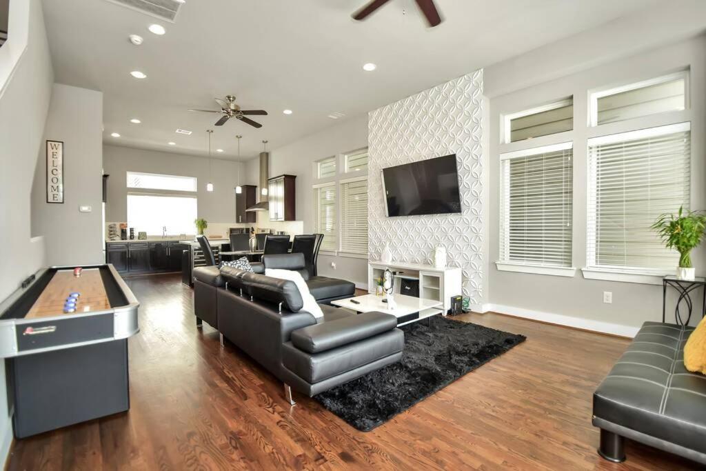 Amazing Rooftop! Downtown Skyline Views!!! Sleeps 15 Houston Eksteriør billede