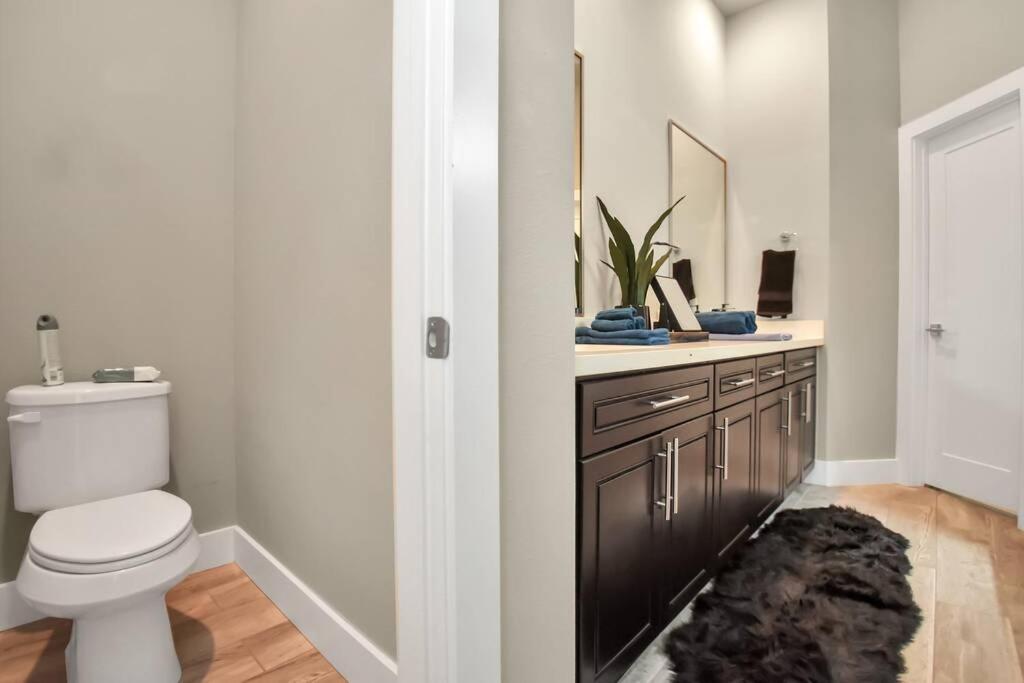 Amazing Rooftop! Downtown Skyline Views!!! Sleeps 15 Houston Eksteriør billede