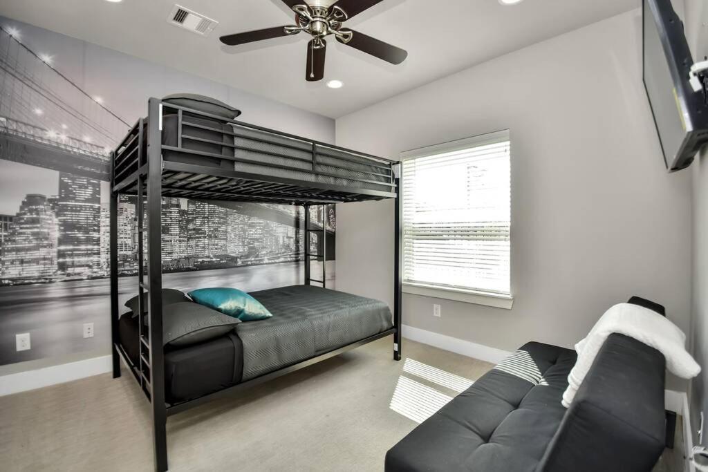 Amazing Rooftop! Downtown Skyline Views!!! Sleeps 15 Houston Eksteriør billede